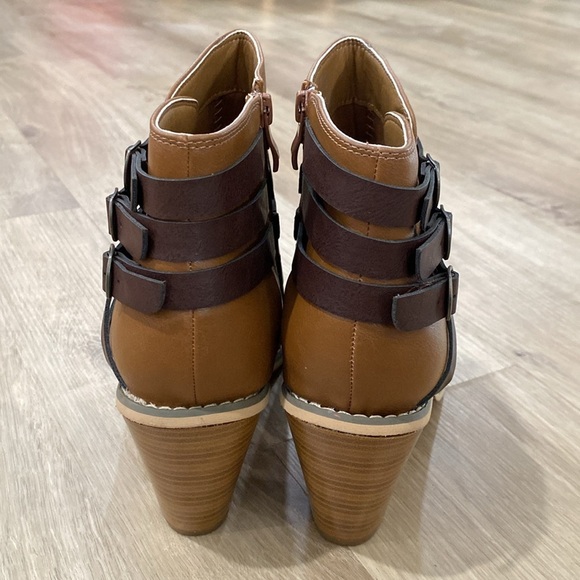 NEW Women’s Journee Collection Multi-Strap Ankle Boots - Picture 3 of 5